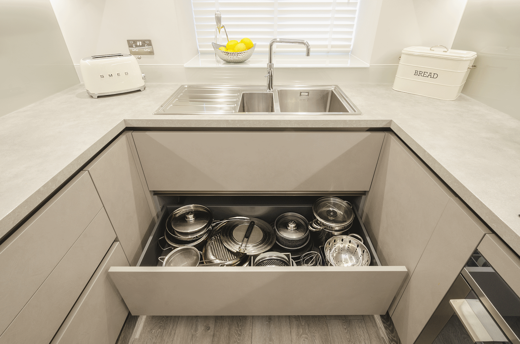 Taylor Hi-res  09.png