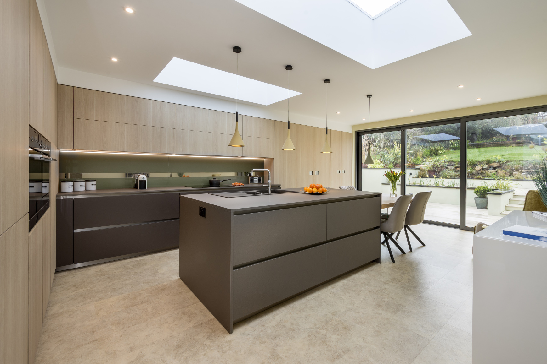 Singer Hi-Res 02-opt.jpg