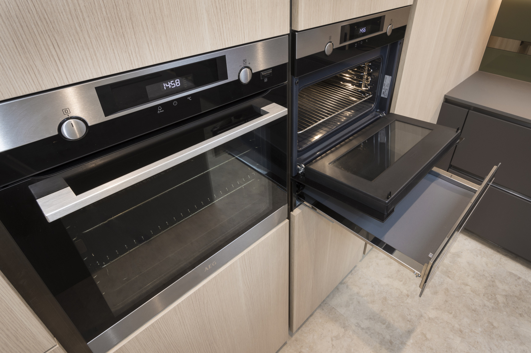 Singer Hi-Res 16-opt.jpg